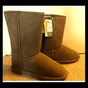 Size 10 new never worn brown bear paw tall